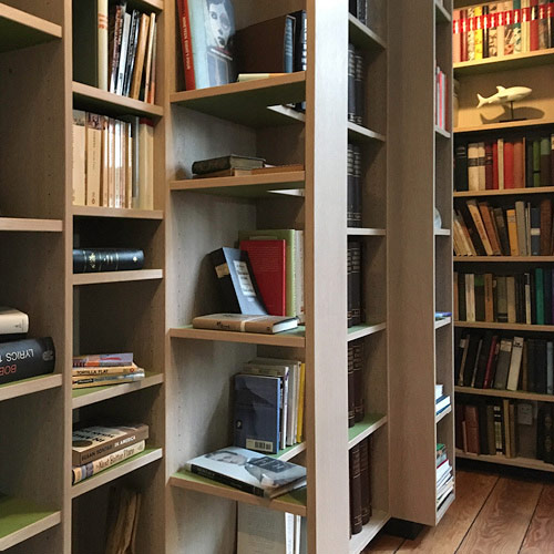 Maßgefertigtes Bücherregal Regalwand Schrankwand Bibliothek Arbeitszimmer Arbeitszimmermöbel Schreibtisch Homeoffice Büroschrank Bürotisch Büromöbel vom Tischler aus Hamburg