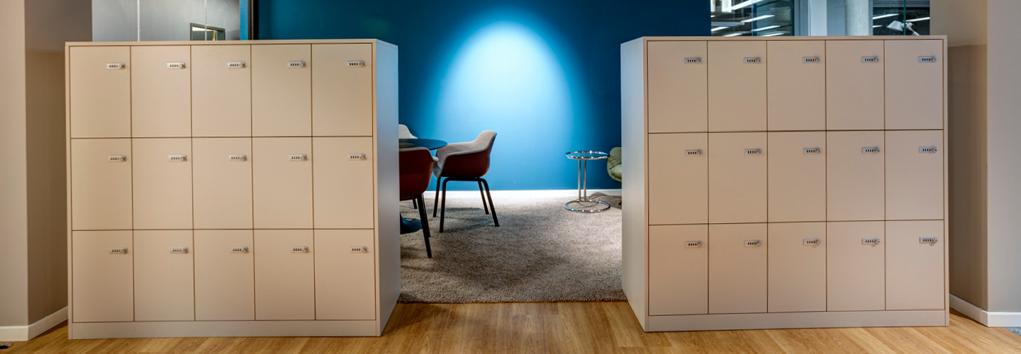 stilvoller Einbauschrank / individuelle Einbauschränke nach Maß für Büroeinrichtungen vom Tischler in Hamburg - individuell planen - aus Massivholz - im Altbau - Möbeltischlerei innenleben, Möbeltischler, Tischler, Schreiner