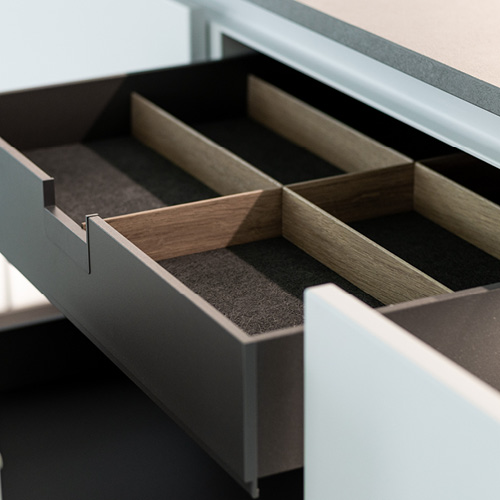 Schubladenauszug & Schubladenteiler | Maßanfertigung Einbauschrank / Einbauschränke auf Maß vom Möbeltischler in Hamburg - aus Massivholz, individuelles Design, Tischler Schreiner Tischlerei innenleben